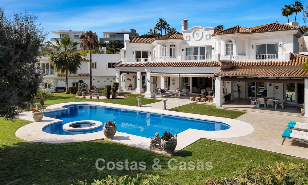 Mansión de lujo de estilo andaluz con vistas al mar en el valle del golf de Nueva Andalucía, Marbella 779184