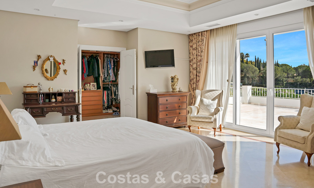 Mansión de lujo de estilo andaluz con vistas al mar en el valle del golf de Nueva Andalucía, Marbella 779185