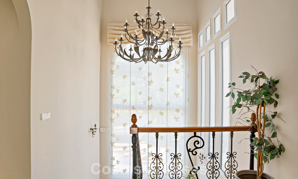 Mansión de lujo de estilo andaluz con vistas al mar en el valle del golf de Nueva Andalucía, Marbella 779191
