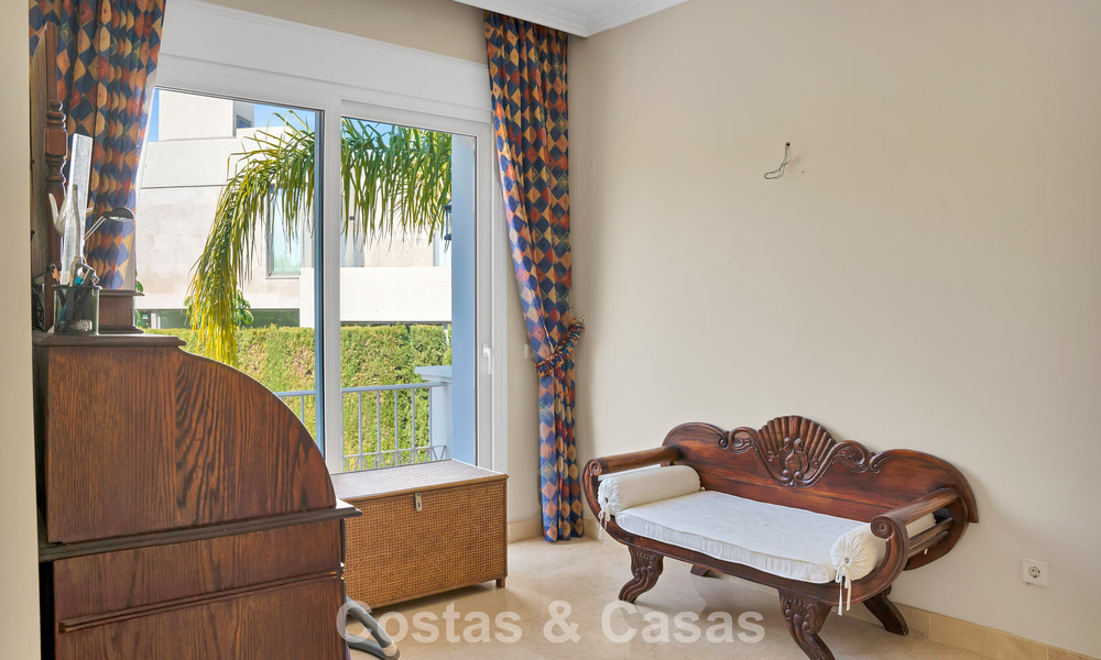 Mansión de lujo de estilo andaluz con vistas al mar en el valle del golf de Nueva Andalucía, Marbella 779195