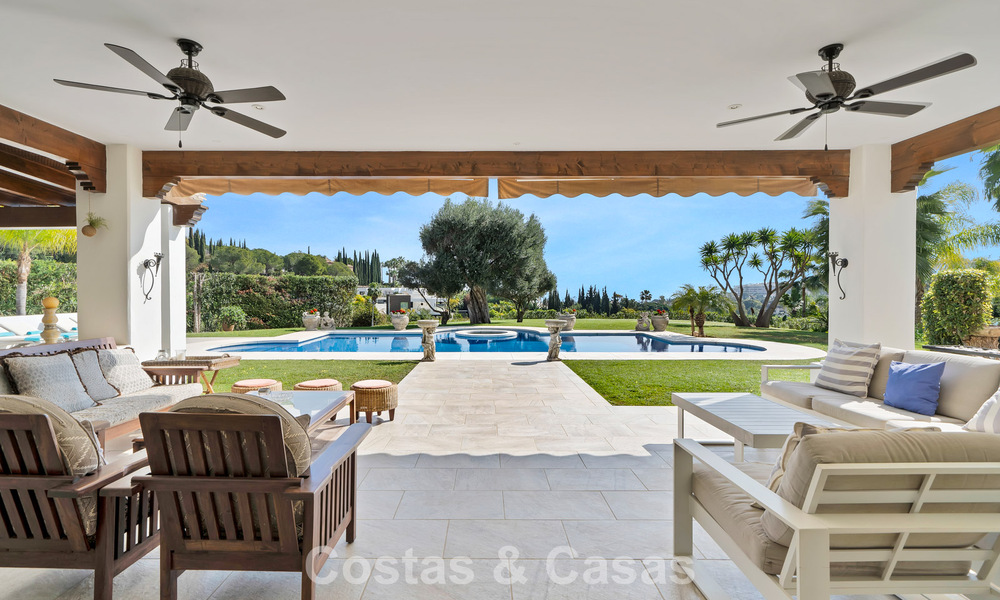 Mansión de lujo de estilo andaluz con vistas al mar en el valle del golf de Nueva Andalucía, Marbella 779199