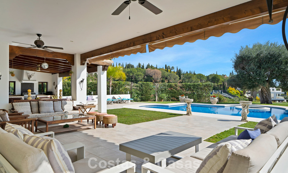 Mansión de lujo de estilo andaluz con vistas al mar en el valle del golf de Nueva Andalucía, Marbella 779201