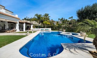 Mansión de lujo de estilo andaluz con vistas al mar en el valle del golf de Nueva Andalucía, Marbella 779204 