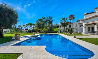 Mansión de lujo de estilo andaluz con vistas al mar en el valle del golf de Nueva Andalucía, Marbella 779207 