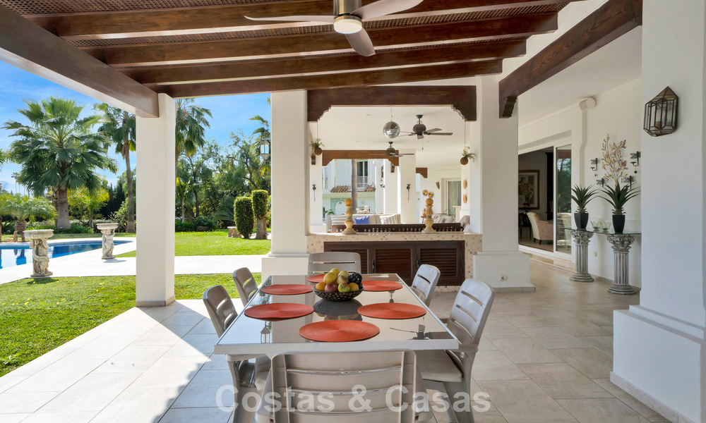 Mansión de lujo de estilo andaluz con vistas al mar en el valle del golf de Nueva Andalucía, Marbella 779209