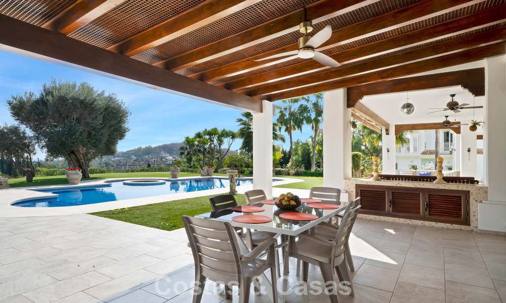 Mansión de lujo de estilo andaluz con vistas al mar en el valle del golf de Nueva Andalucía, Marbella 779210