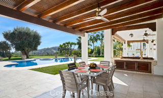Mansión de lujo de estilo andaluz con vistas al mar en el valle del golf de Nueva Andalucía, Marbella 779210 