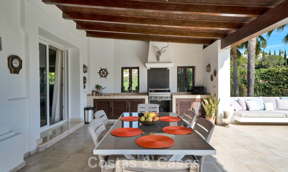 Mansión de lujo de estilo andaluz con vistas al mar en el valle del golf de Nueva Andalucía, Marbella 779211