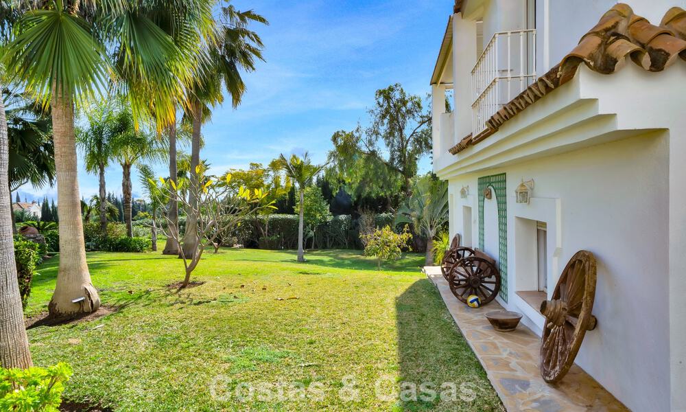 Mansión de lujo de estilo andaluz con vistas al mar en el valle del golf de Nueva Andalucía, Marbella 779215