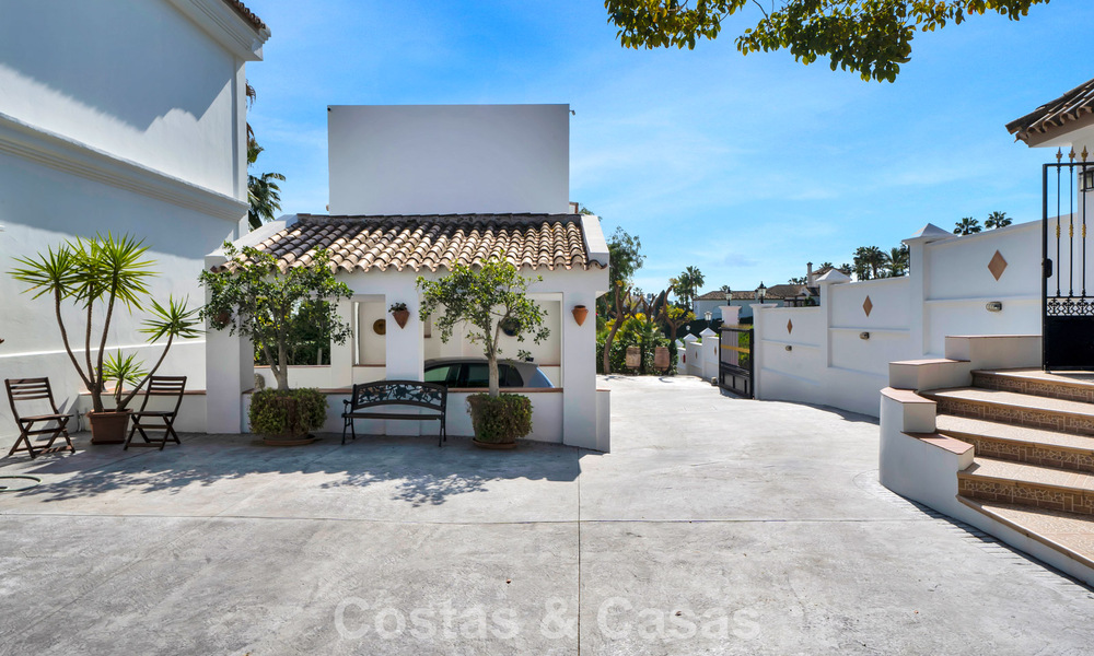 Mansión de lujo de estilo andaluz con vistas al mar en el valle del golf de Nueva Andalucía, Marbella 779217