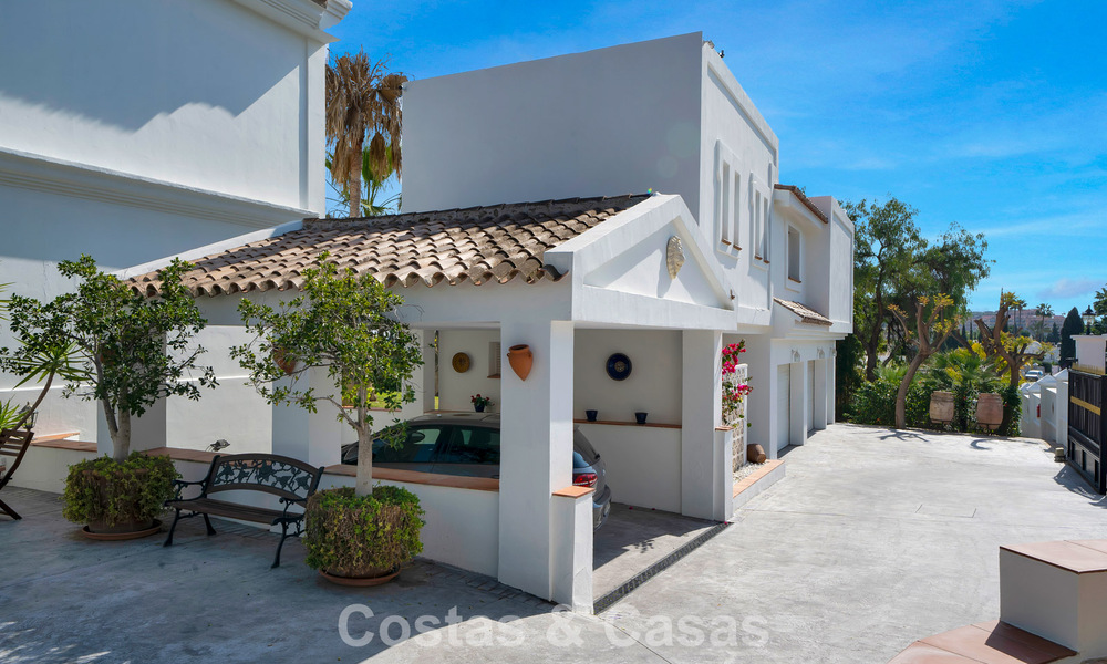 Mansión de lujo de estilo andaluz con vistas al mar en el valle del golf de Nueva Andalucía, Marbella 779218