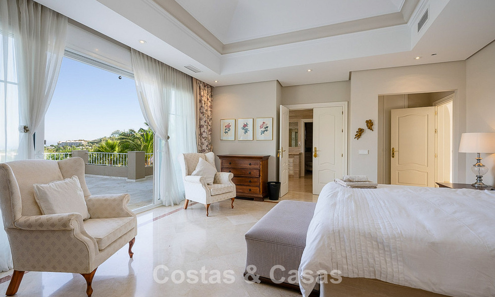 Mansión de lujo de estilo andaluz con vistas al mar en el valle del golf de Nueva Andalucía, Marbella 779221