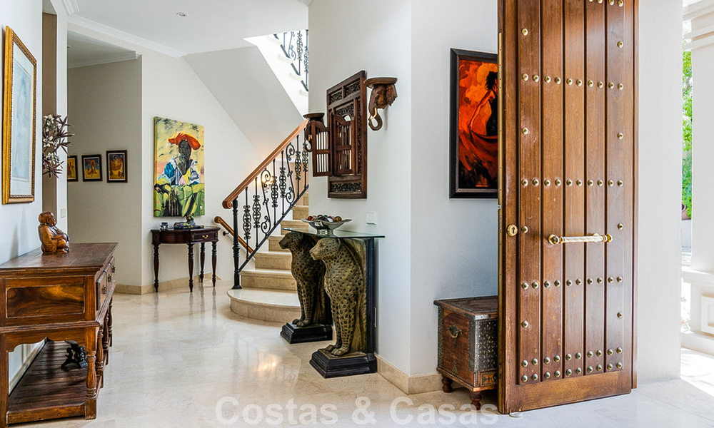 Mansión de lujo de estilo andaluz con vistas al mar en el valle del golf de Nueva Andalucía, Marbella 779223