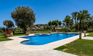 Mansión de lujo de estilo andaluz con vistas al mar en el valle del golf de Nueva Andalucía, Marbella 779224 