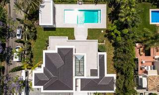 Nueva villa de diseño modernista en venta con vistas al campo de golf en un resort de golf, Marbella - Benahavis 55432 
