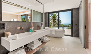 Nueva villa de diseño modernista en venta con vistas al campo de golf en un resort de golf, Marbella - Benahavis 55483 