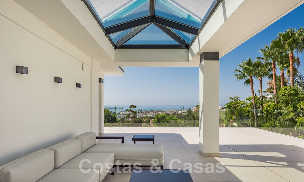 Nueva villa de diseño modernista en venta con vistas al campo de golf en un resort de golf, Marbella - Benahavis 55487