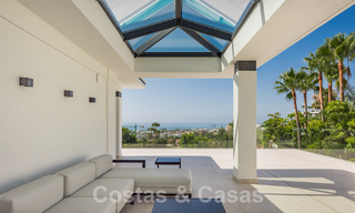 Nueva villa de diseño modernista en venta con vistas al campo de golf en un resort de golf, Marbella - Benahavis 55487 