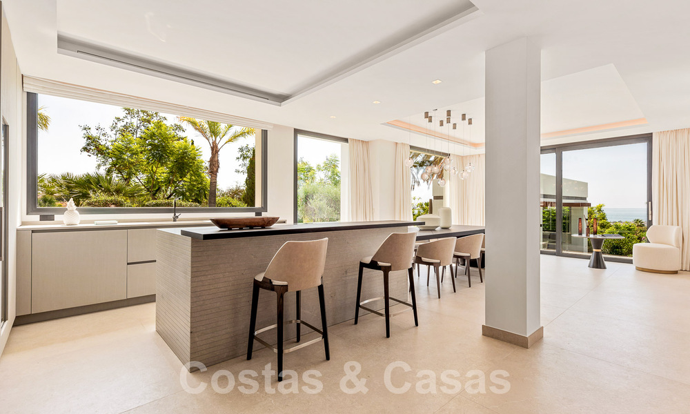 Nueva villa de diseño modernista en venta con vistas al campo de golf en un resort de golf, Marbella - Benahavis 55490