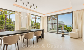 Nueva villa de diseño modernista en venta con vistas al campo de golf en un resort de golf, Marbella - Benahavis 55491 