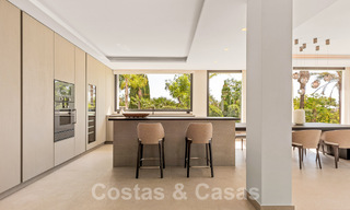 Nueva villa de diseño modernista en venta con vistas al campo de golf en un resort de golf, Marbella - Benahavis 55493 