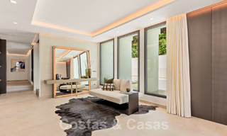 Nueva villa de diseño modernista en venta con vistas al campo de golf en un resort de golf, Marbella - Benahavis 55494 
