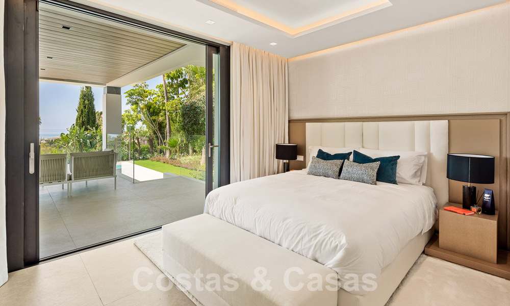 Nueva villa de diseño modernista en venta con vistas al campo de golf en un resort de golf, Marbella - Benahavis 55497
