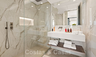 Nueva villa de diseño modernista en venta con vistas al campo de golf en un resort de golf, Marbella - Benahavis 55498 