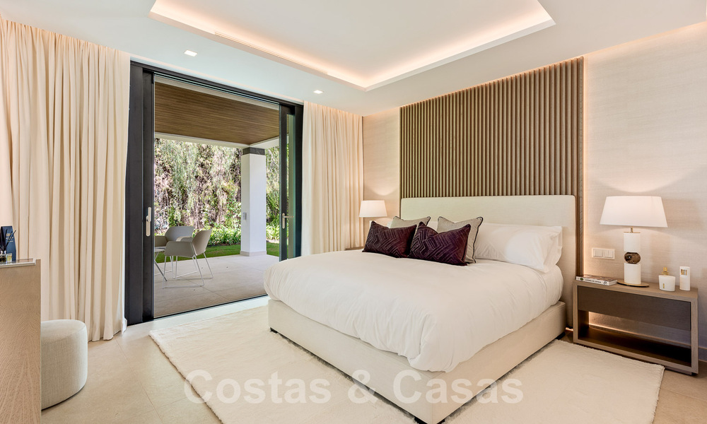 Nueva villa de diseño modernista en venta con vistas al campo de golf en un resort de golf, Marbella - Benahavis 55499