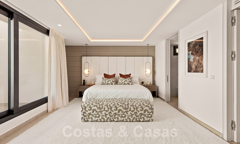 Nueva villa de diseño modernista en venta con vistas al campo de golf en un resort de golf, Marbella - Benahavis 55500