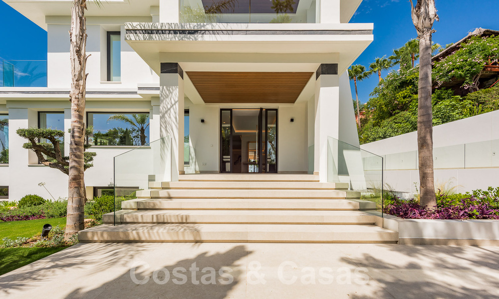 Nueva villa de diseño modernista en venta con vistas al campo de golf en un resort de golf, Marbella - Benahavis 55505