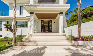 Nueva villa de diseño modernista en venta con vistas al campo de golf en un resort de golf, Marbella - Benahavis 55505 