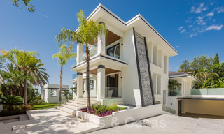 Nueva villa de diseño modernista en venta con vistas al campo de golf en un resort de golf, Marbella - Benahavis 55506 