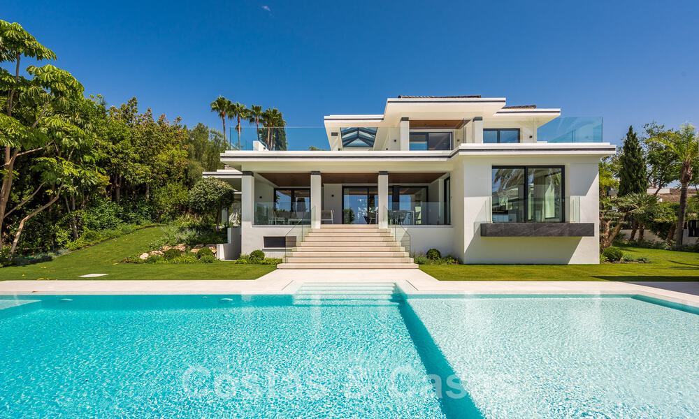 Nueva villa de diseño modernista en venta con vistas al campo de golf en un resort de golf, Marbella - Benahavis 55507
