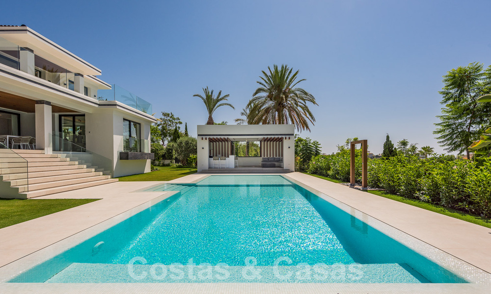 Nueva villa de diseño modernista en venta con vistas al campo de golf en un resort de golf, Marbella - Benahavis 55509