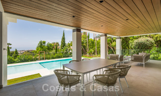 Nueva villa de diseño modernista en venta con vistas al campo de golf en un resort de golf, Marbella - Benahavis 55510 