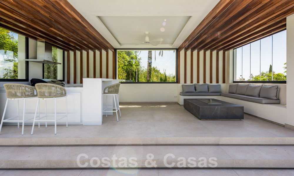 Nueva villa de diseño modernista en venta con vistas al campo de golf en un resort de golf, Marbella - Benahavis 55512