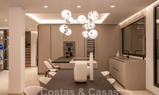 Nueva villa de diseño modernista en venta con vistas al campo de golf en un resort de golf, Marbella - Benahavis 55513 