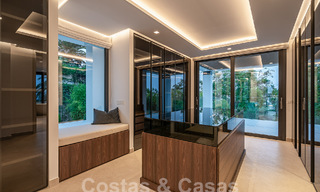 Nueva villa de diseño modernista en venta con vistas al campo de golf en un resort de golf, Marbella - Benahavis 55514 