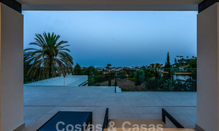 Nueva villa de diseño modernista en venta con vistas al campo de golf en un resort de golf, Marbella - Benahavis 55522 