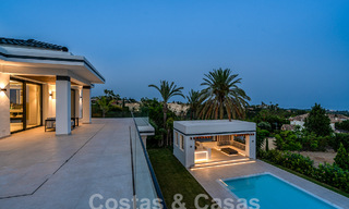 Nueva villa de diseño modernista en venta con vistas al campo de golf en un resort de golf, Marbella - Benahavis 55525 