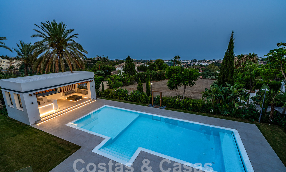 Nueva villa de diseño modernista en venta con vistas al campo de golf en un resort de golf, Marbella - Benahavis 55526
