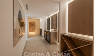 Nueva villa de diseño modernista en venta con vistas al campo de golf en un resort de golf, Marbella - Benahavis 55531 