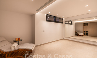 Nueva villa de diseño modernista en venta con vistas al campo de golf en un resort de golf, Marbella - Benahavis 55534 