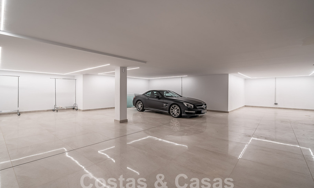 Nueva villa de diseño modernista en venta con vistas al campo de golf en un resort de golf, Marbella - Benahavis 55535