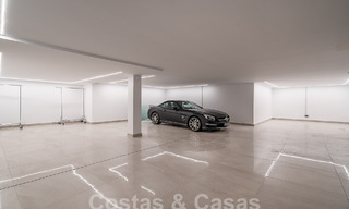 Nueva villa de diseño modernista en venta con vistas al campo de golf en un resort de golf, Marbella - Benahavis 55535 