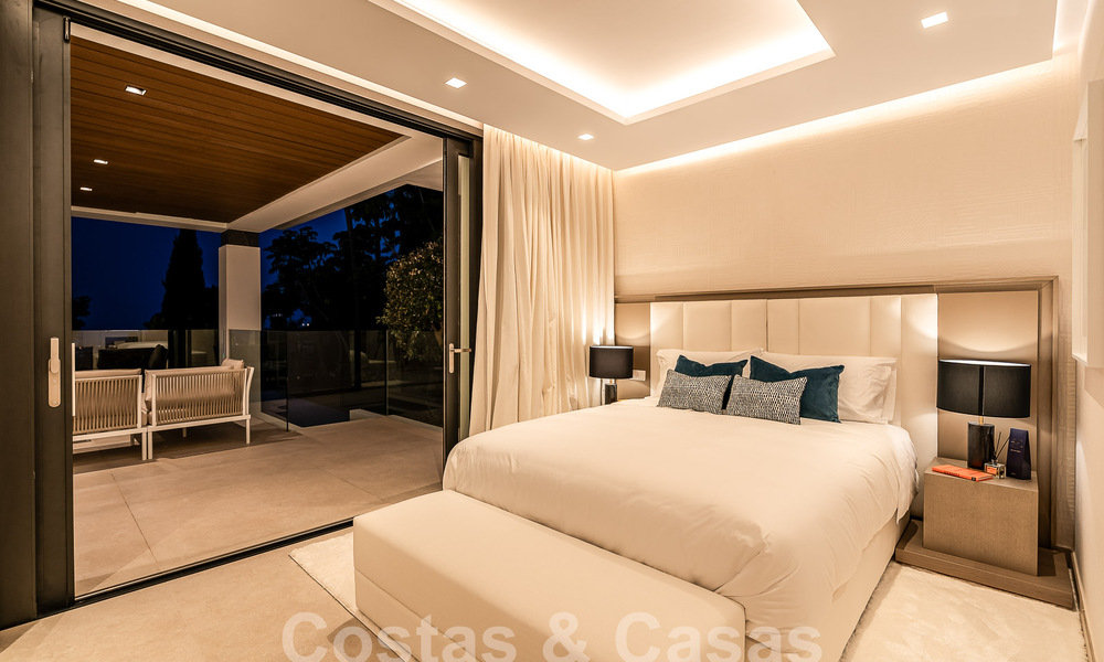 Nueva villa de diseño modernista en venta con vistas al campo de golf en un resort de golf, Marbella - Benahavis 55539