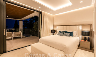 Nueva villa de diseño modernista en venta con vistas al campo de golf en un resort de golf, Marbella - Benahavis 55539 
