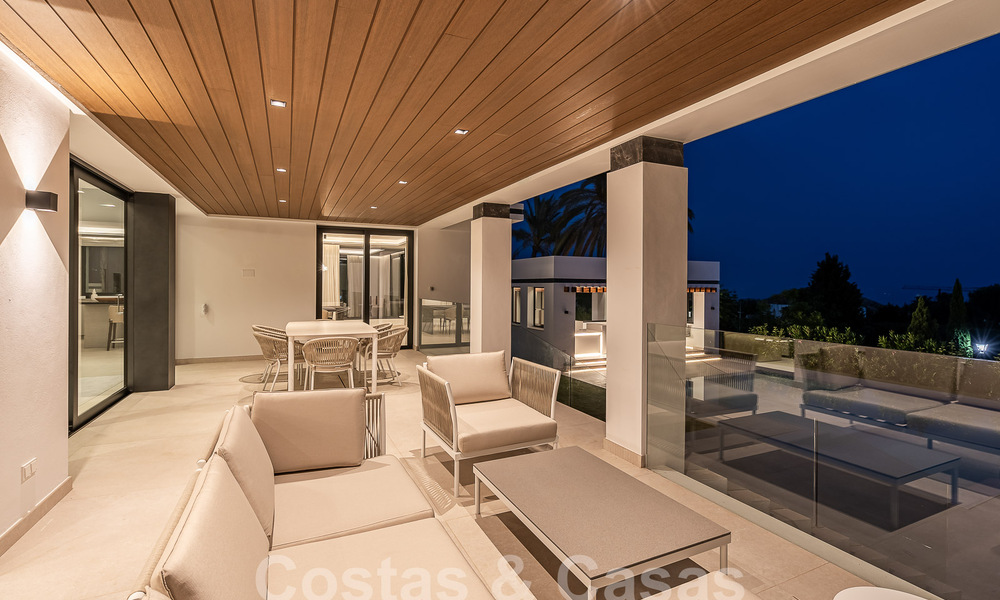 Nueva villa de diseño modernista en venta con vistas al campo de golf en un resort de golf, Marbella - Benahavis 55542