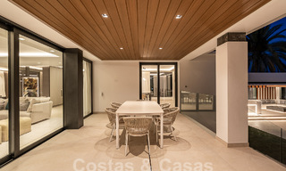 Nueva villa de diseño modernista en venta con vistas al campo de golf en un resort de golf, Marbella - Benahavis 55543 